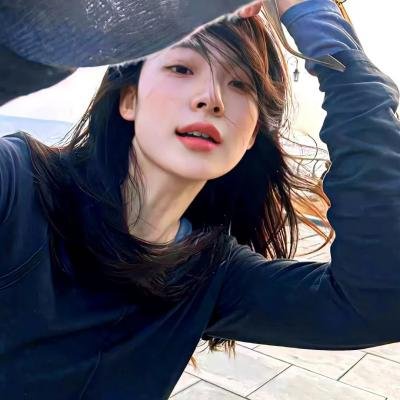 签约艺人罢演闹剧，导演当场摔剧本，短时间内持续发酵